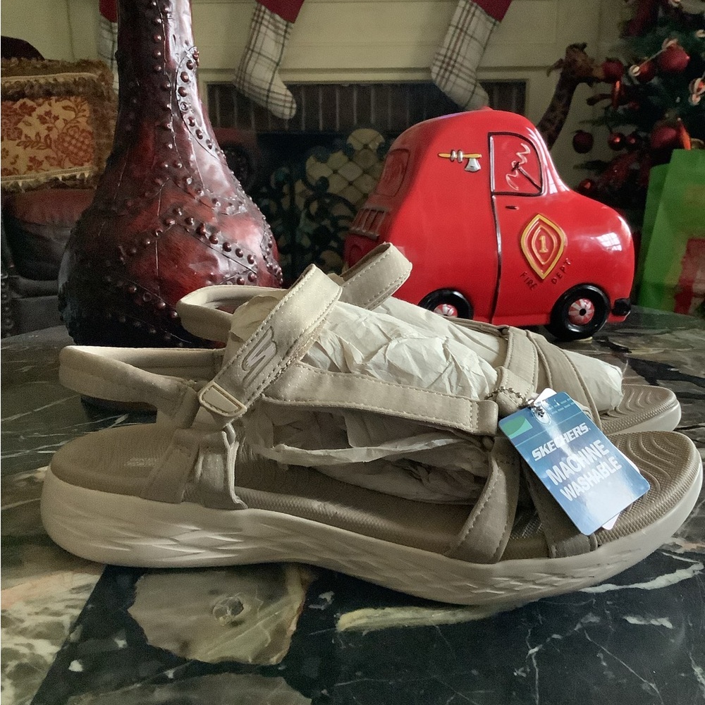 NWT Skechers GoGa Wide Fit On The Go Nude Strappy Sandals Size 11